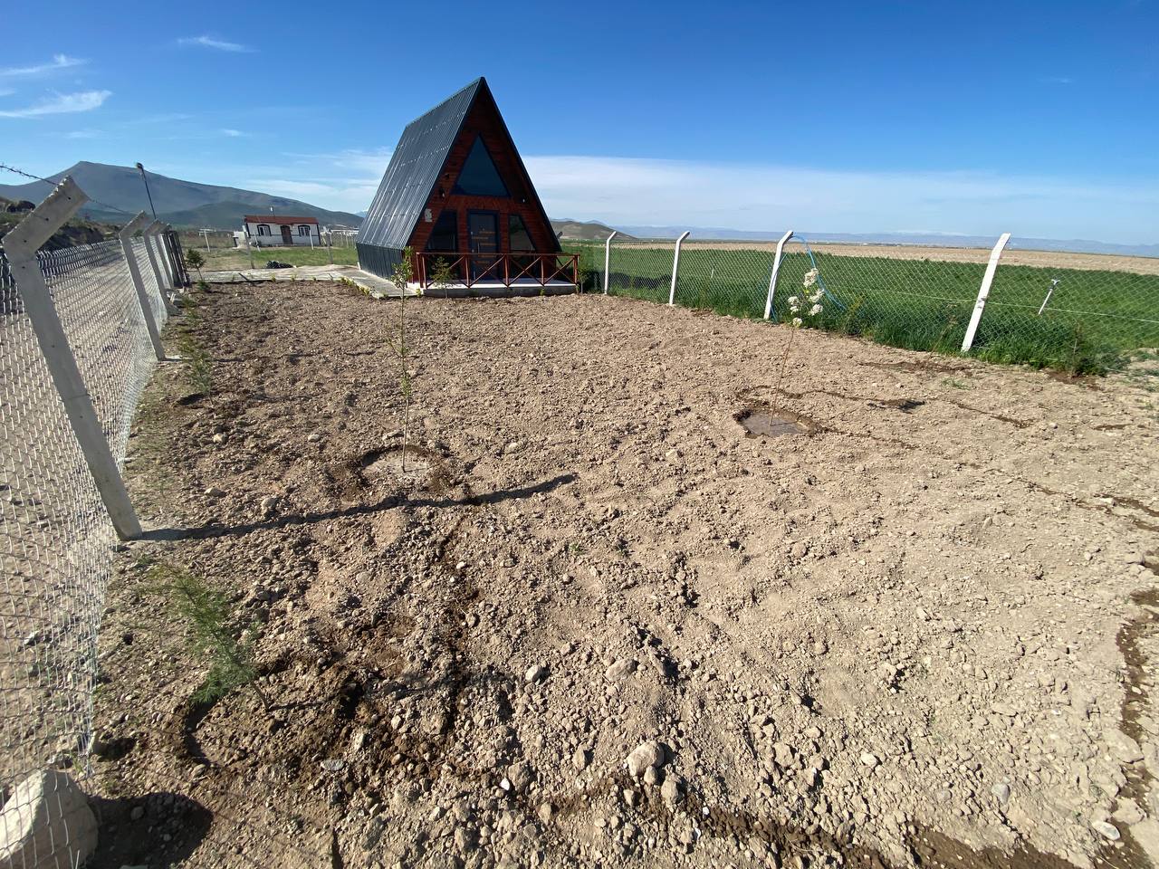 DEVELİ POLAT GAYRİMENKUL- YENİ ÇEVREYOLUNA SIFIR BUNGALOV EVİ OLAN BAHÇE