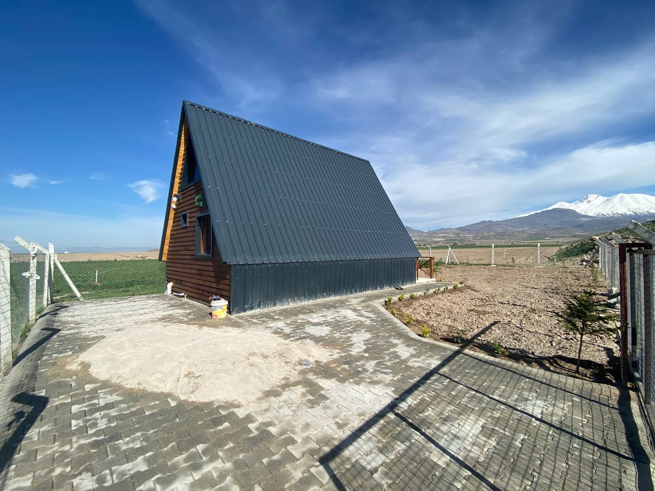 DEVELİ POLAT GAYRİMENKUL- YENİ ÇEVREYOLUNA SIFIR BUNGALOV EVİ OLAN BAHÇE