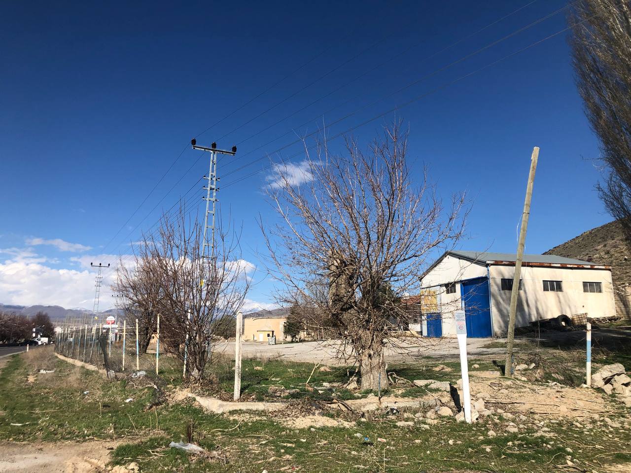 DEVELİ POLAT GAYRİMENKUL- ZİLE MAH. GEVREZE MEVKİİNDE ANAYOLA SIFIR YATIRIMLIK TİCARİ İMARLI ARSA