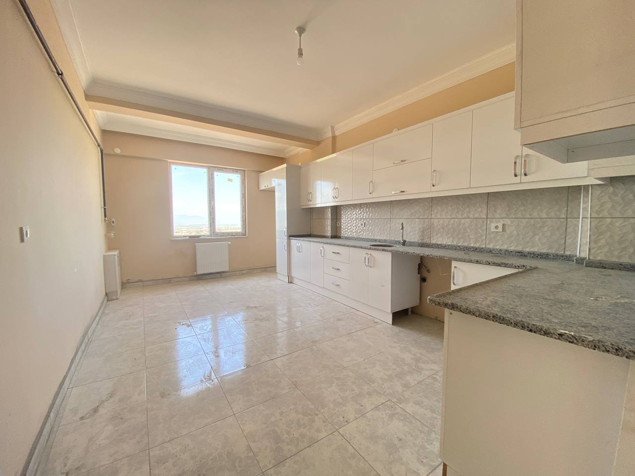 DEVELİ POLAT GAYRİMENKUL- AŞIK SEYRANİ MAH. HARİKA KONUMDA SATILIK LÜX DAİRE