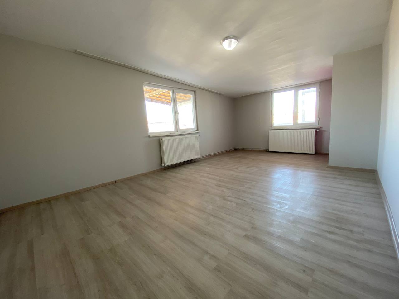 DEVELİ POLAT GAYRİMENKUL- YENİ HASTANE MEVKİİNDE SATILIK BAKIMLI DUBLEX DAİRE