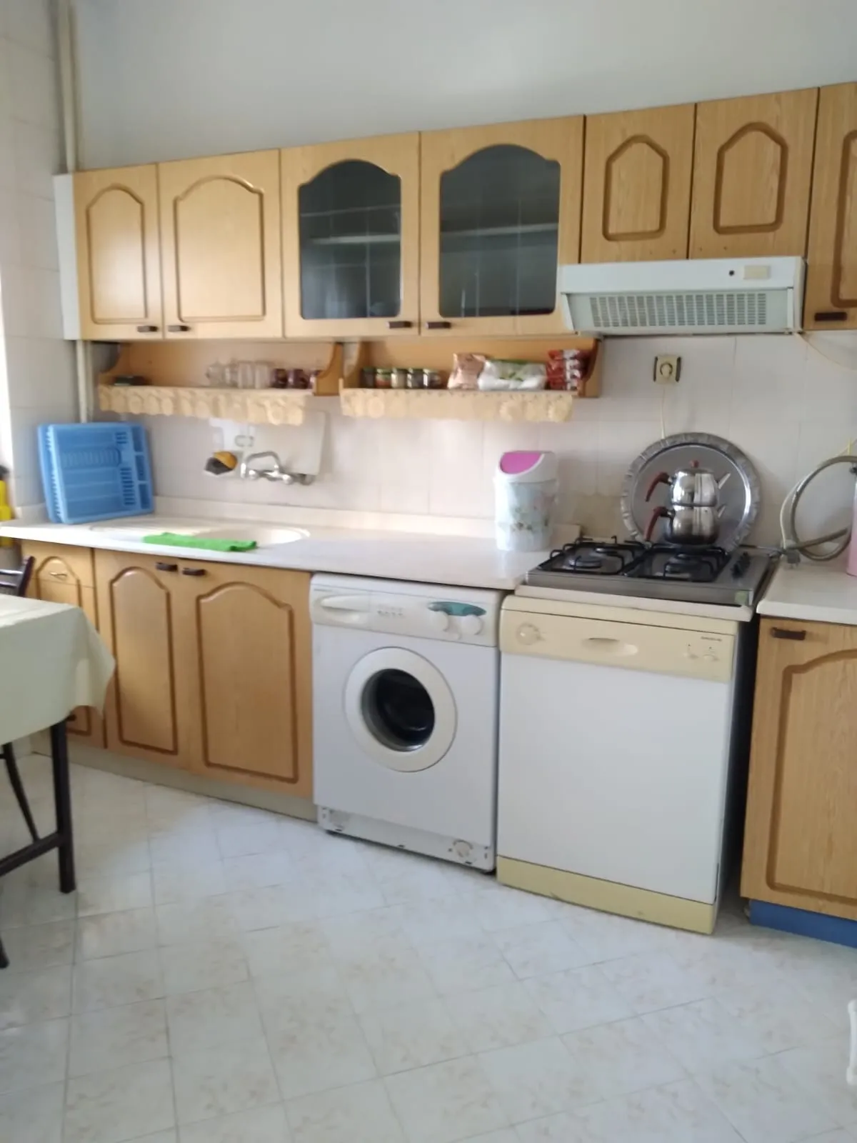DEVELİ POLAT GAYRİMENKUL - ELBİZ CAD. ÜZERİNDE KİRALIK EŞYALI DAİRE