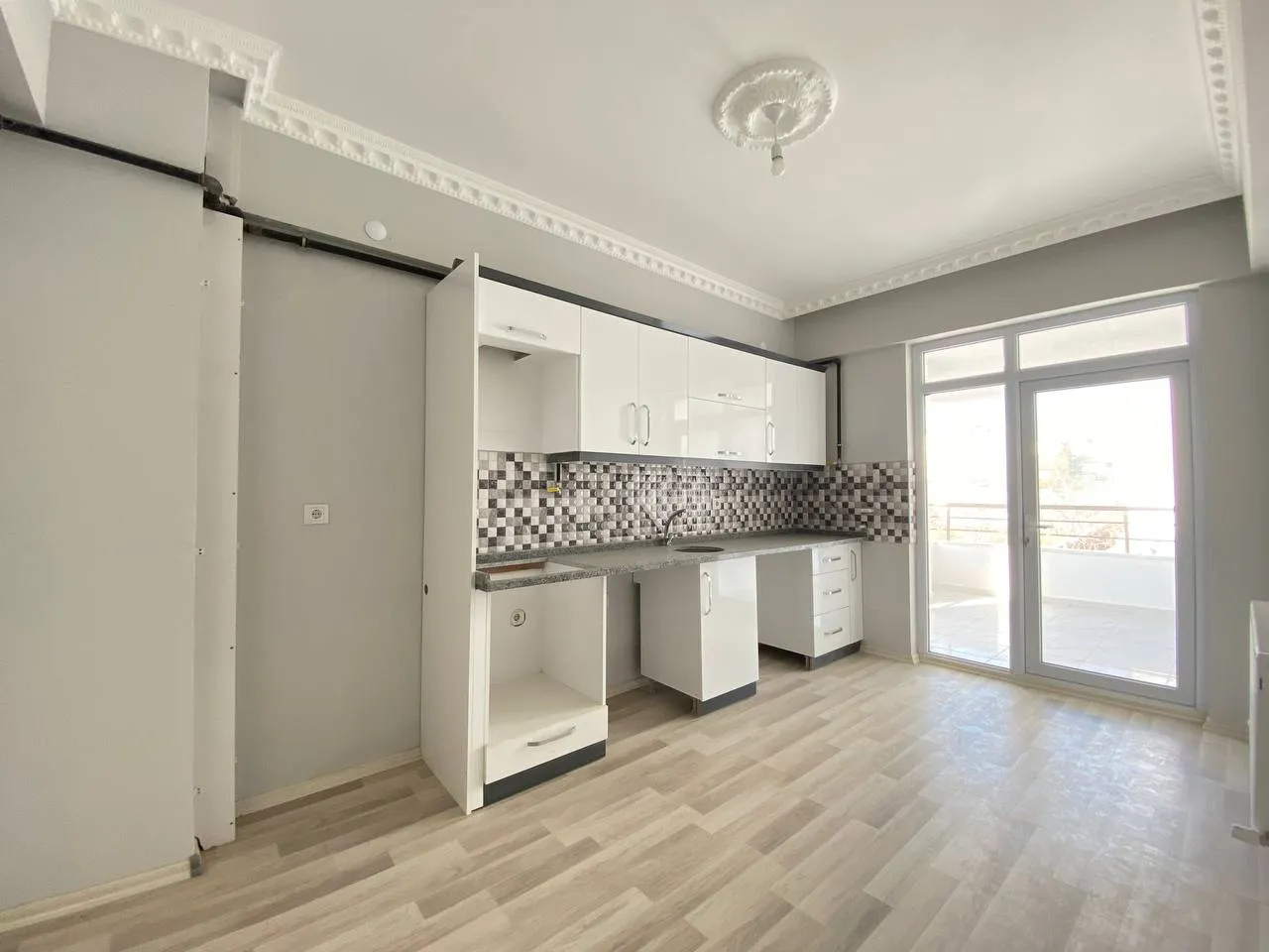 DEVELİ POLAT GAYRİMENKUL-AŞIK SEYRANİ MAH. SATILIK BAKIMLI TEMİZ DAİRE