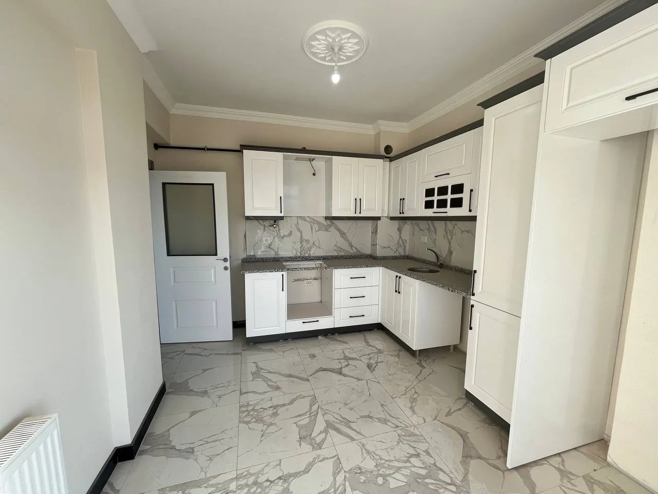 DEVELİ POLAT GAYRİMENKUL -BAHÇELİEVLER CADDE ÜZERİNDE SATILIK LÜX SIFIR DAİRE