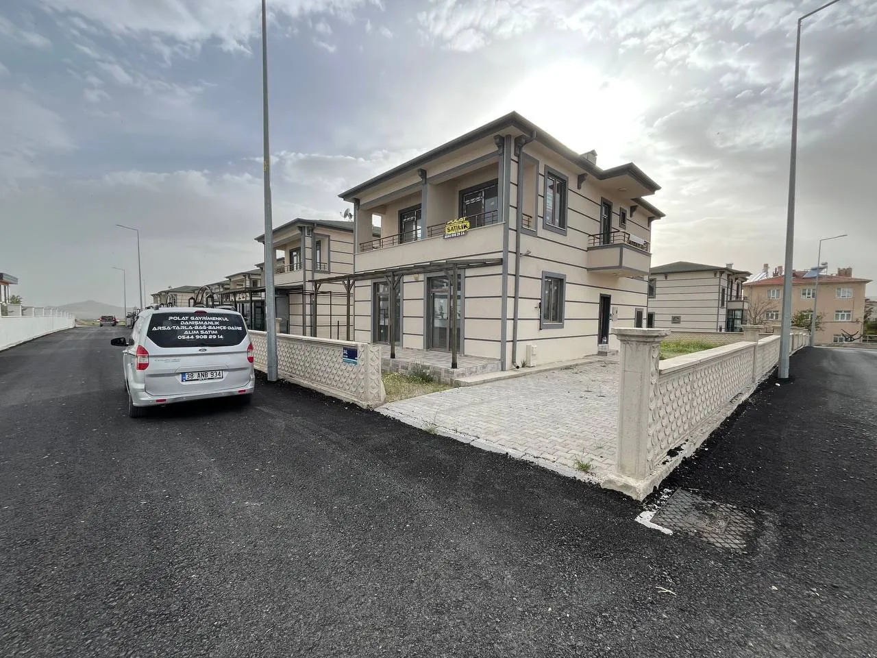 DEVELİ POLAT GAYRİMENKUL-BAHÇELİEVLER MAH. SATILIK ULTRA LÜX VİLLA