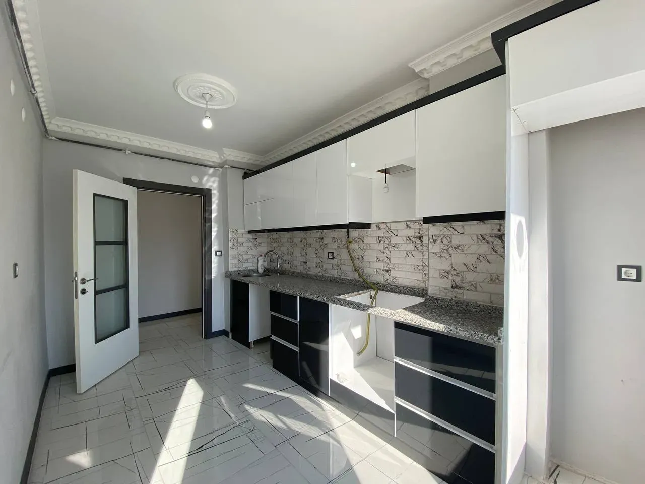DEVELİ POLAT GAYRİMENKUL-ÇARŞI MERKEZDE KİRALIK 3 ADET DAİRE