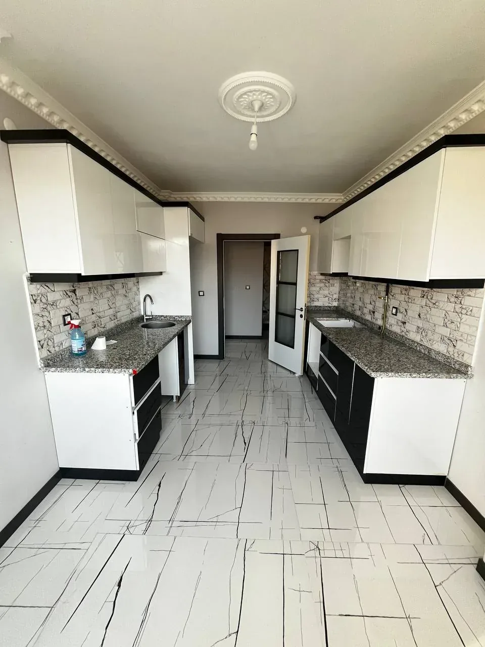 DEVELİ POLAT GAYRİMENKUL-ÇARŞI MERKEZDE KİRALIK 3 ADET DAİRE