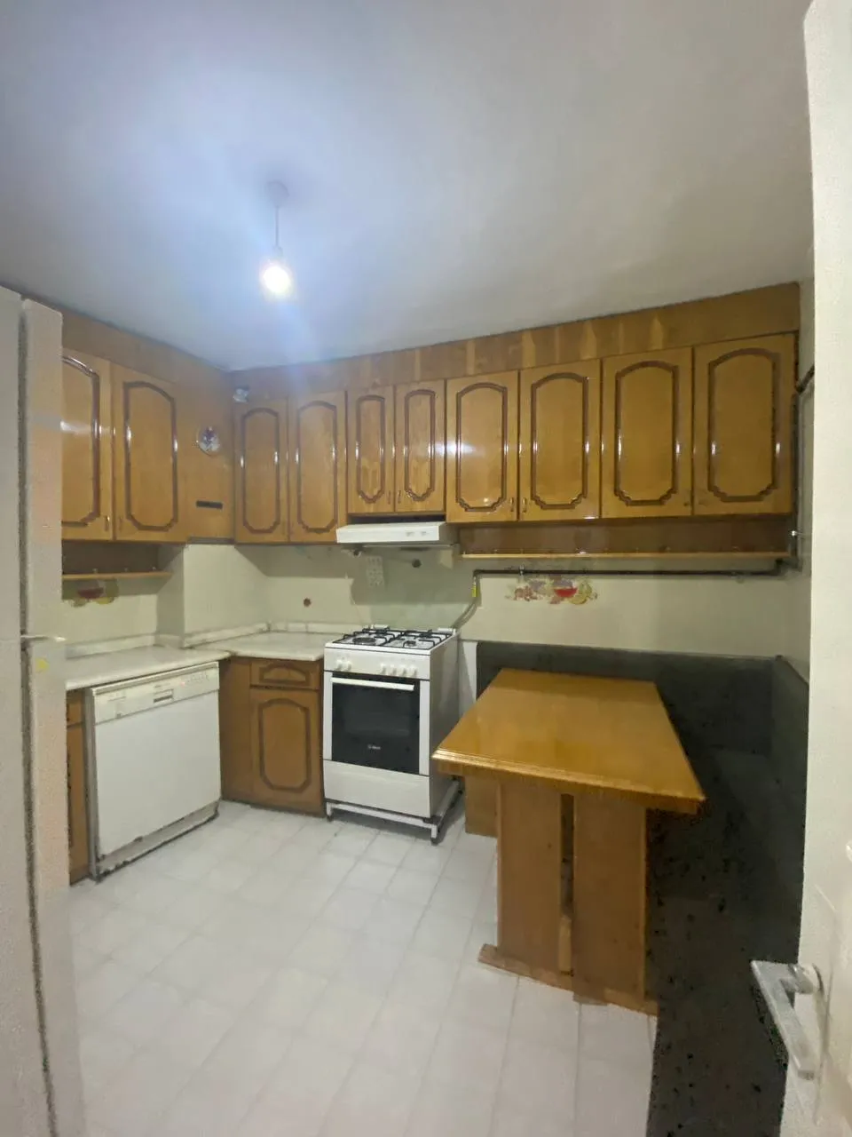 DEVELİ POLAT GAYRİMENKUL - ÇARŞI MERKEZDE EŞYALI KİRALIK DAİRE