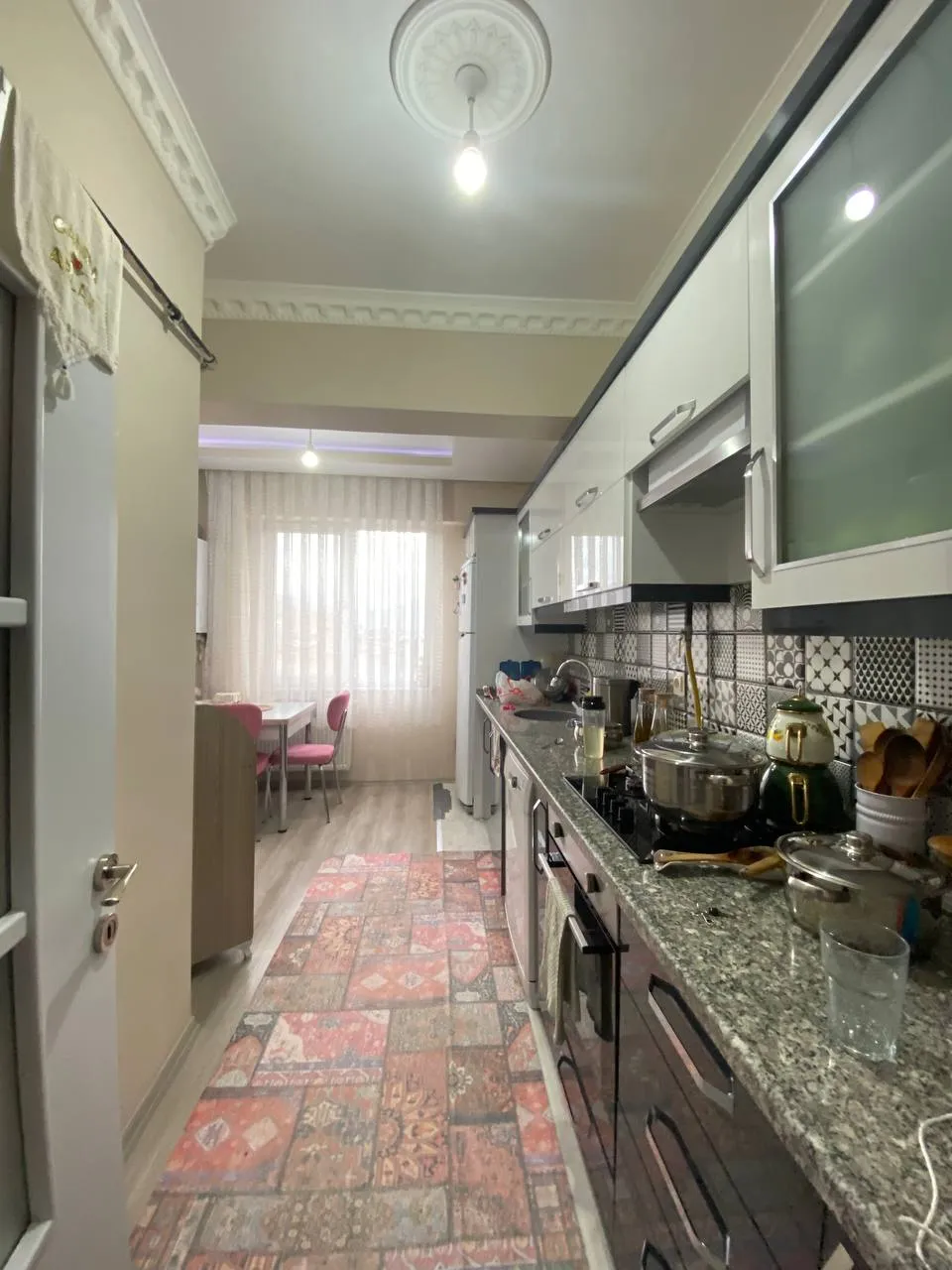 DEVELİ POLAT GAYRİMENKUL- HARMAN MAH. ÇARŞI MERKEZE YAKIN SATILIK BAKIMLI ARA KAT DAİRE