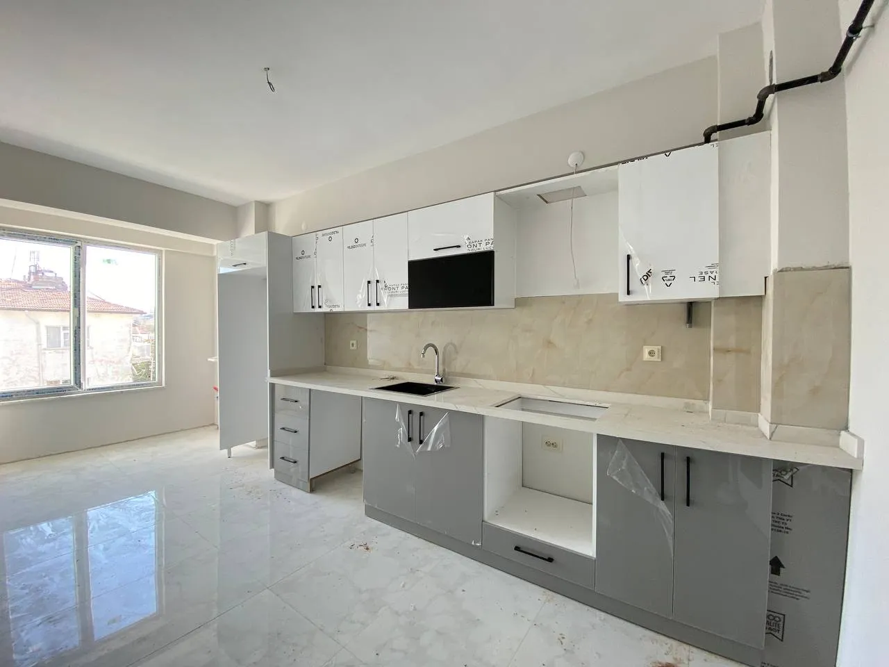 DEVELİ POLAT GAYRİMENKUL - TEKİR CADDESİ ÜZERİNDE SATILIK 3+1 LÜX DAİRE