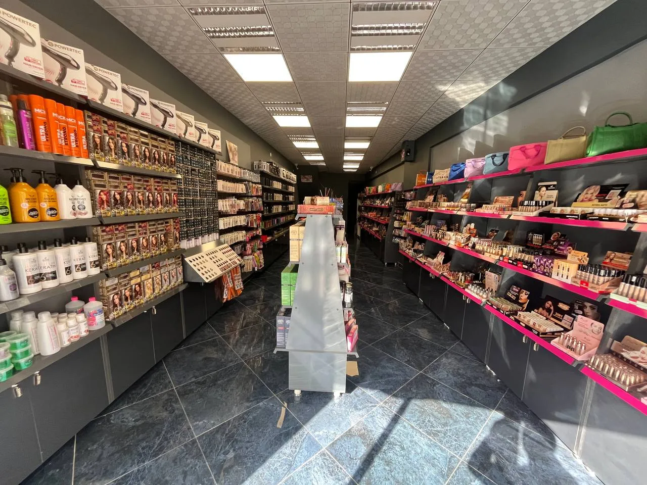 DEVELİ POLAT GAYRİMENKUL - ÇARŞI MERKEZDE SATILIK 3 KATLI DÜKKAN