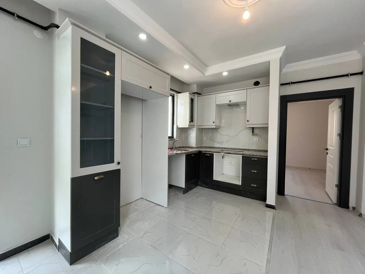 DEVELİ POLAT GAYRİMENKUL-ÇARŞI MERKEZDE SATILIK LÜX DAİRE