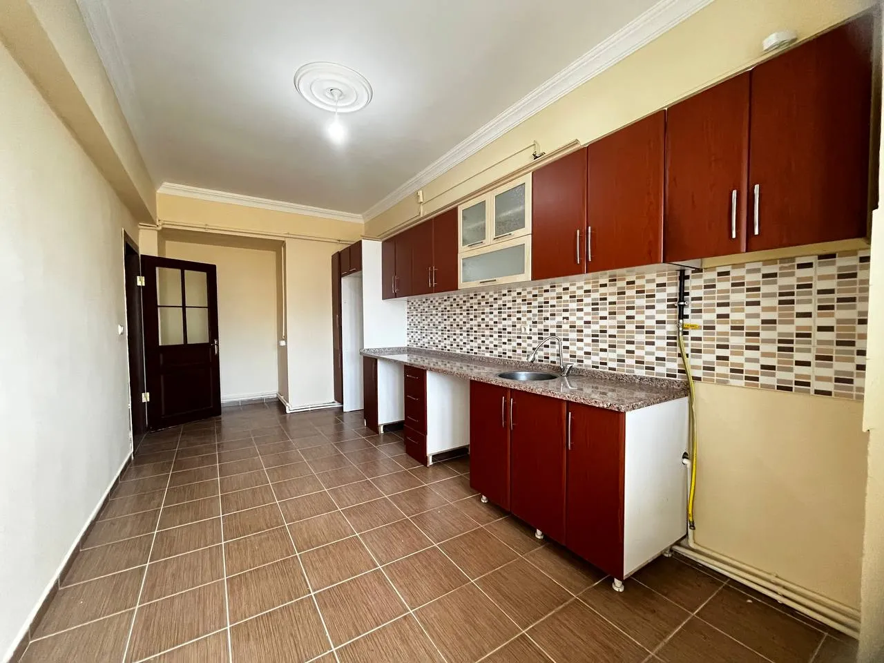DEVELİ POLAT GAYRİMENKUL- YENİ HAS. MEVKİİ BAKIMLI ARA KAT DAİRE