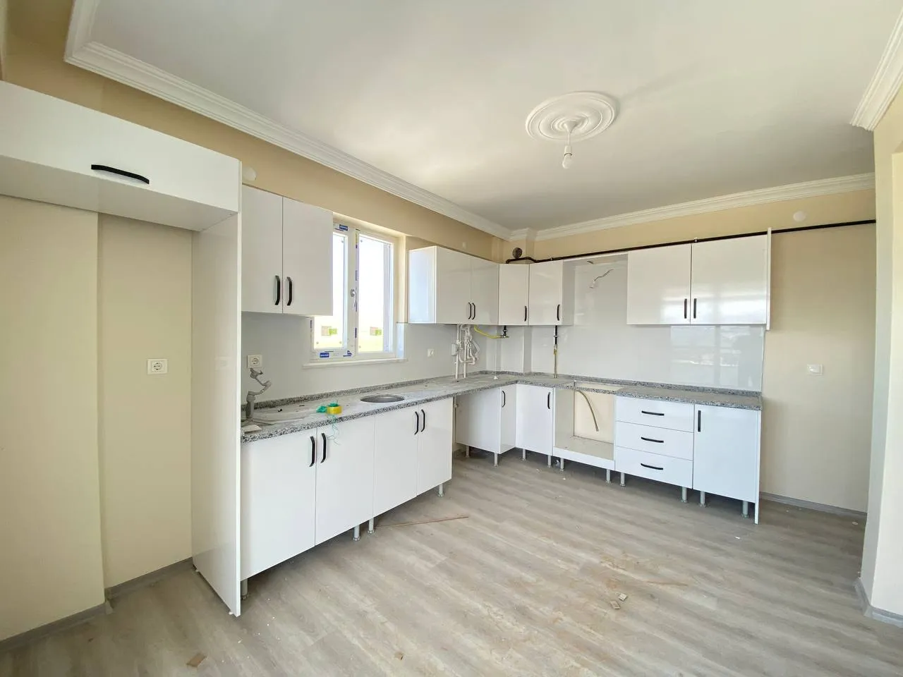 DEVELİ POLAT GAYRİMENKUL-YENİ HASTANE MEVKİİNDE FIRSAT KİRALIK LÜX DAİRE