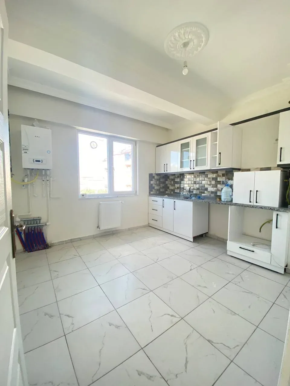 DEVELİ POLAT GAYRİMENKUL - REŞADİYE MAHALLESİNDE BAKIMLI 3+1 KİRALIK DAİRE